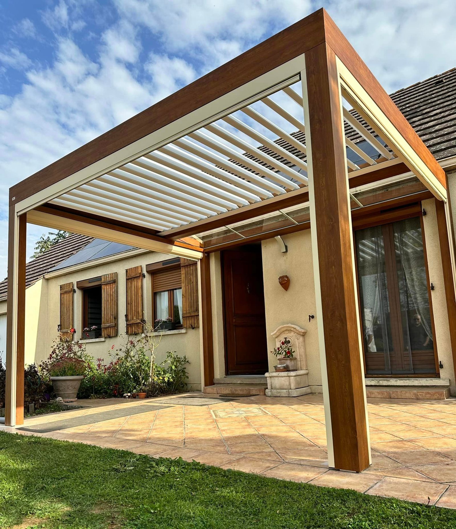 Pergola bioclimatique vitrée