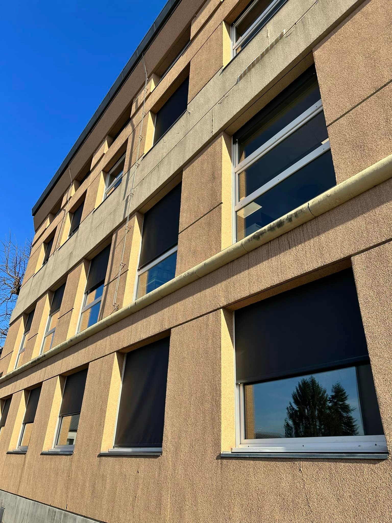 Stores verticaux scolaires